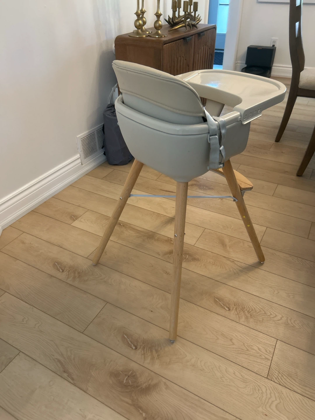 High chair - photo 2