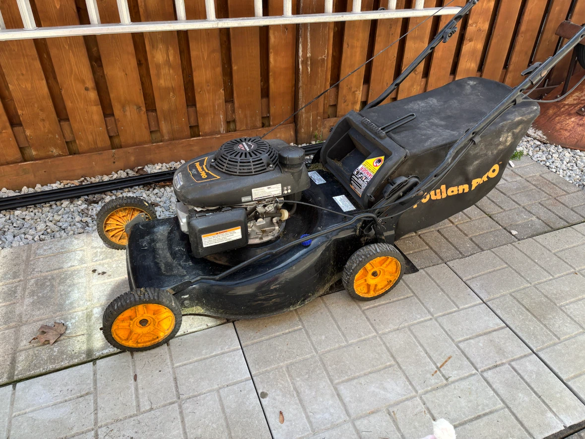 Poulan Pro Gas Powered Self Propelled Lawnmower.