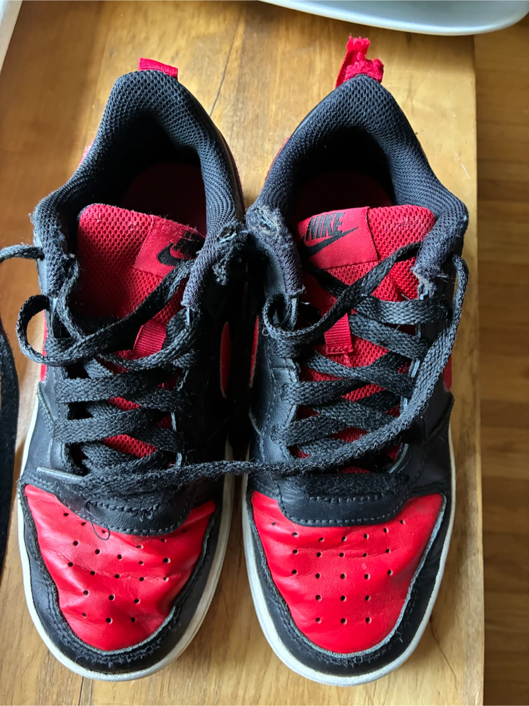 $5 Nike Boys running shoe sz 6Y Court Borough Low 2