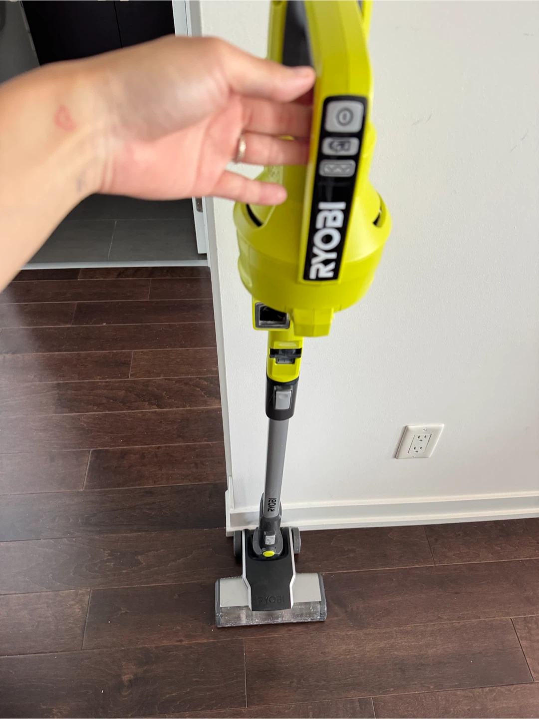 Ryobi 18V One+ Stick Vacuum - photo 5