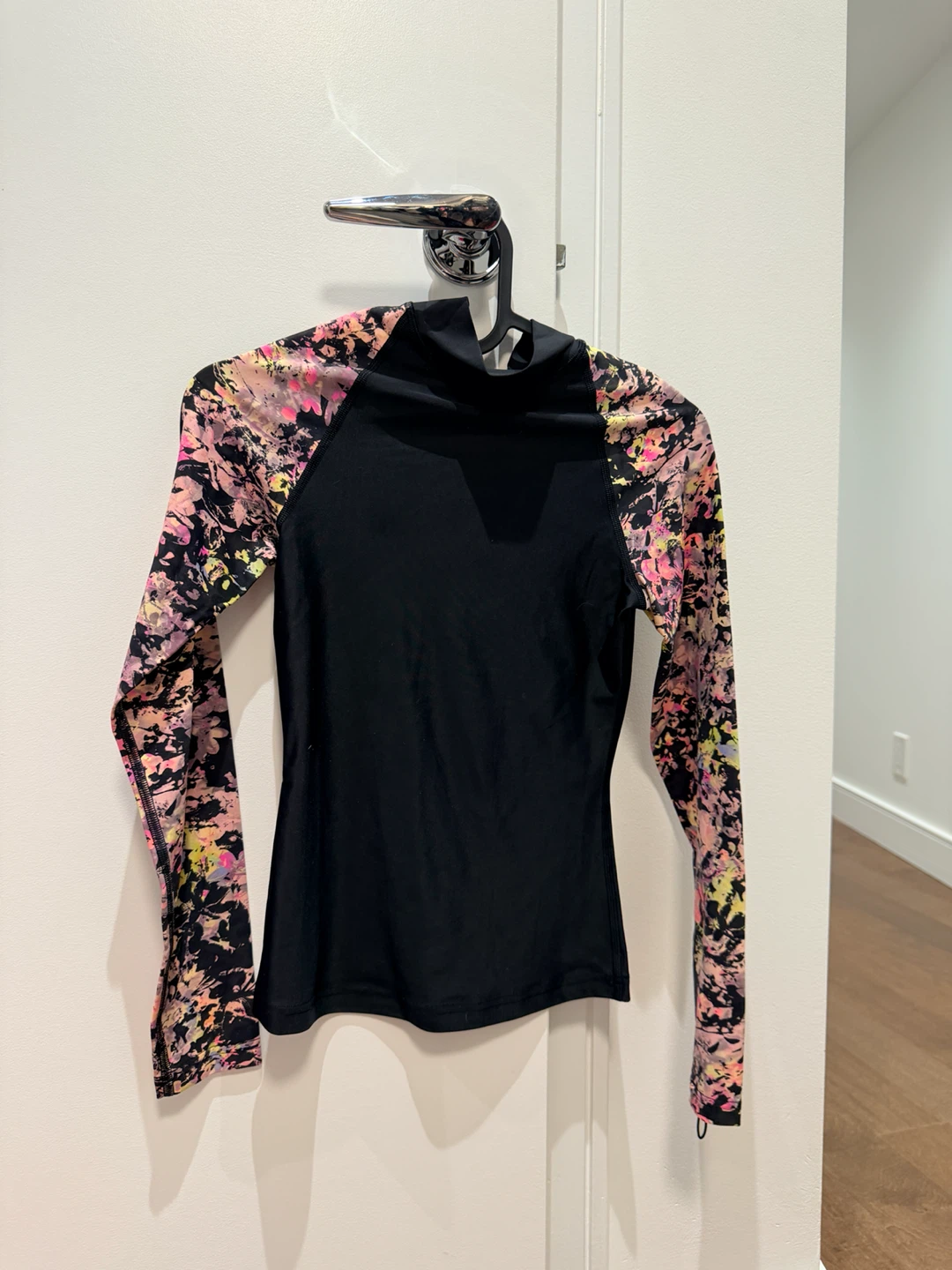 Lululemon Long Sleeve Rashguard Swim Top Floral Print Size XS