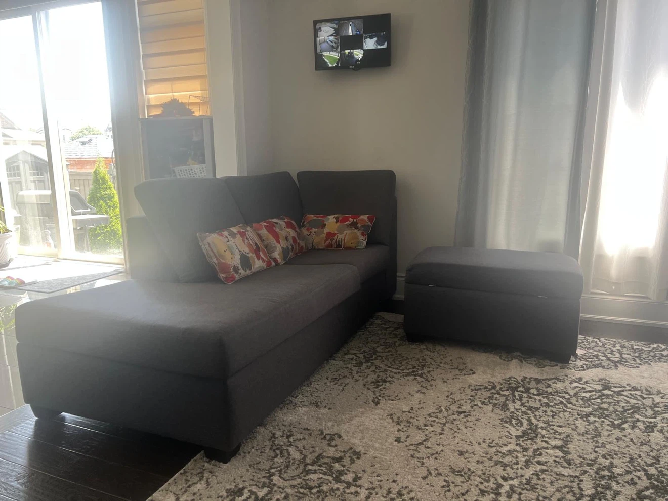 Like new  L shaped sofa - photo 3