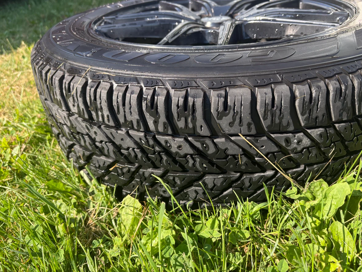 Black Rims with tires 205/55/16 - photo 4