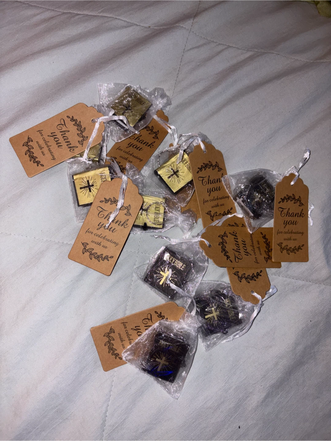 Mini Bibles and Prayer List Favours - photo 3