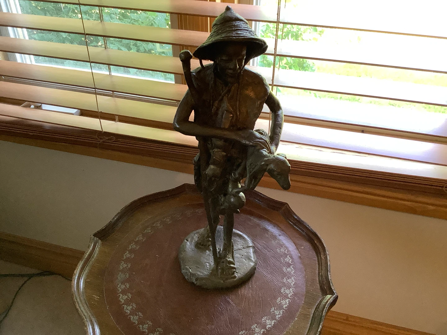 Vtg Bronzed Sculpture of an Asian Man Carrying a Lamb 🐞 - photo 2