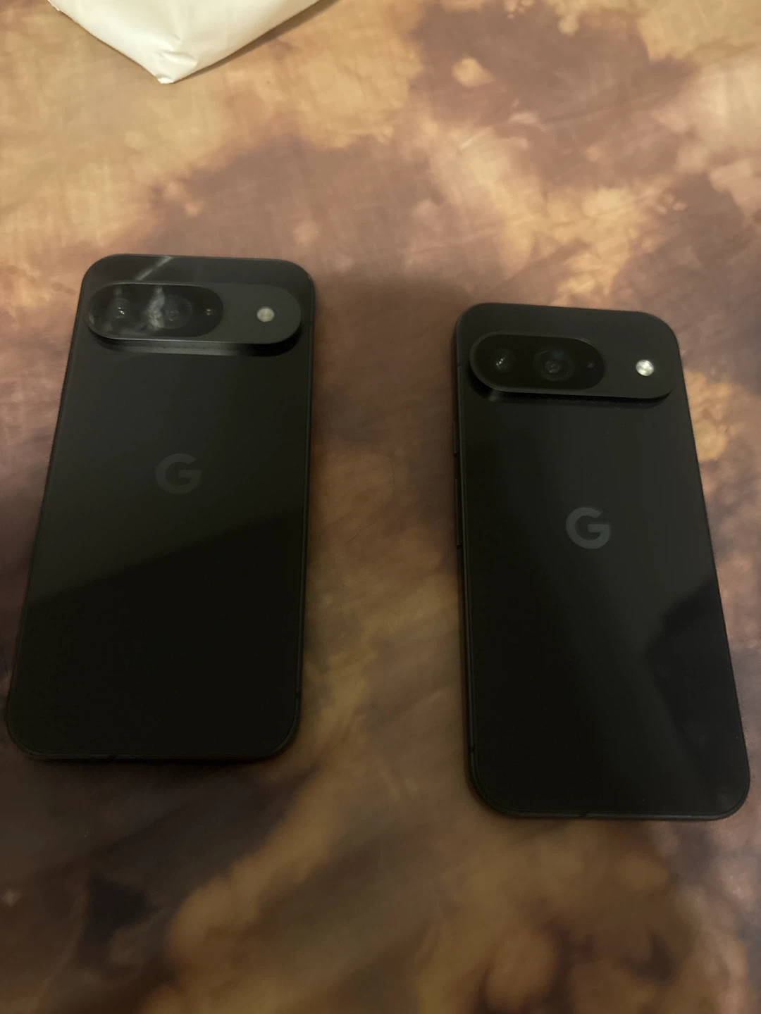 2 Google Pixel 9 Phones - photo 2