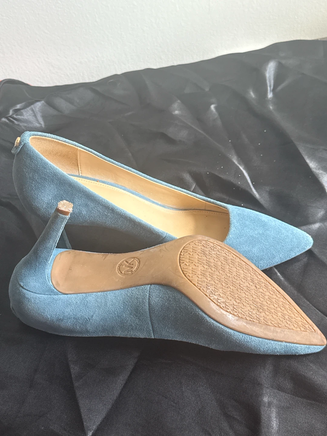 Michael Kors Suede Pumps - photo 3