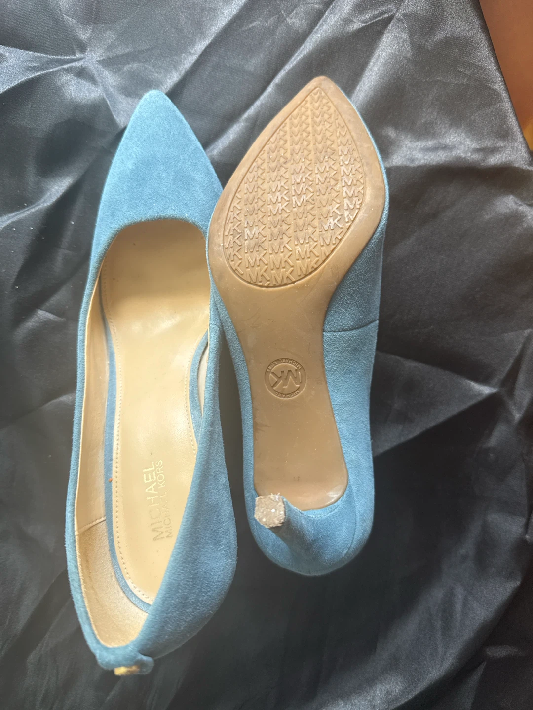 Michael Kors Suede Pumps - photo 4
