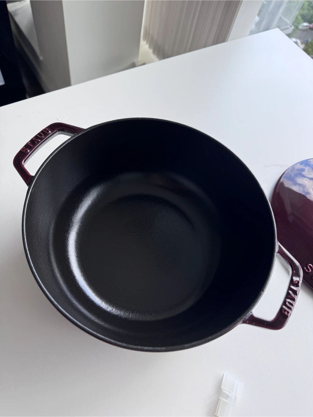 Like New | Staub Cast Iron Dutch Oven - 24 cm - photo 2