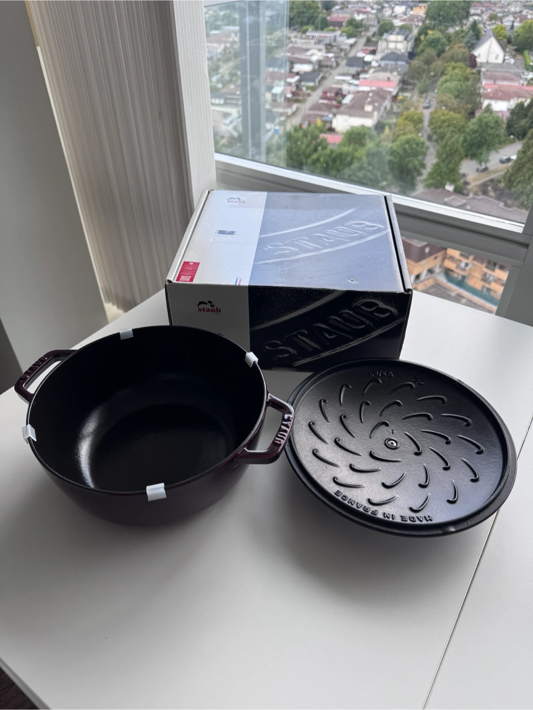 Like New | Staub Cast Iron Dutch Oven - 24 cm - photo 5