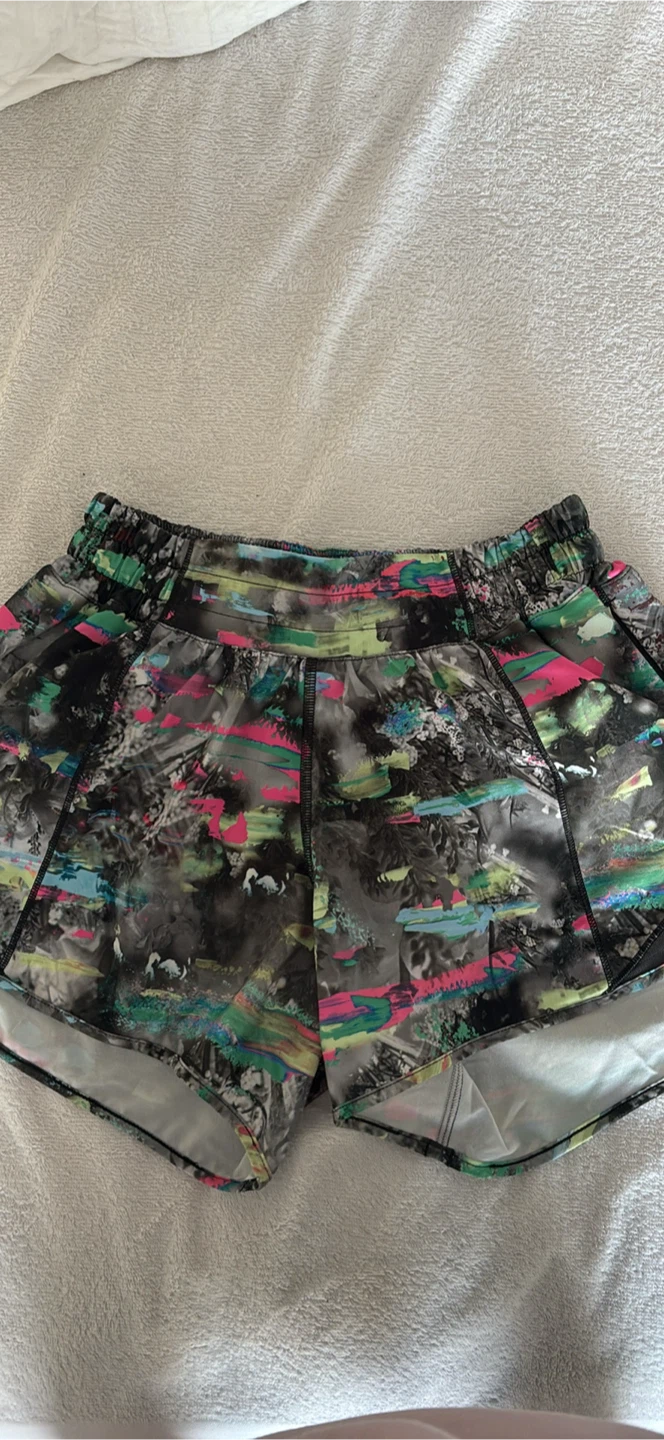 Lululemon hottyhot shorts Size 4 - photo 2