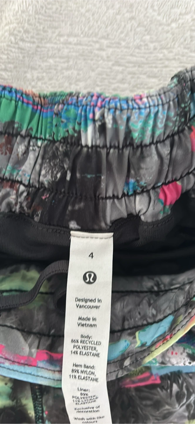 Lululemon hottyhot shorts Size 4 - photo 3