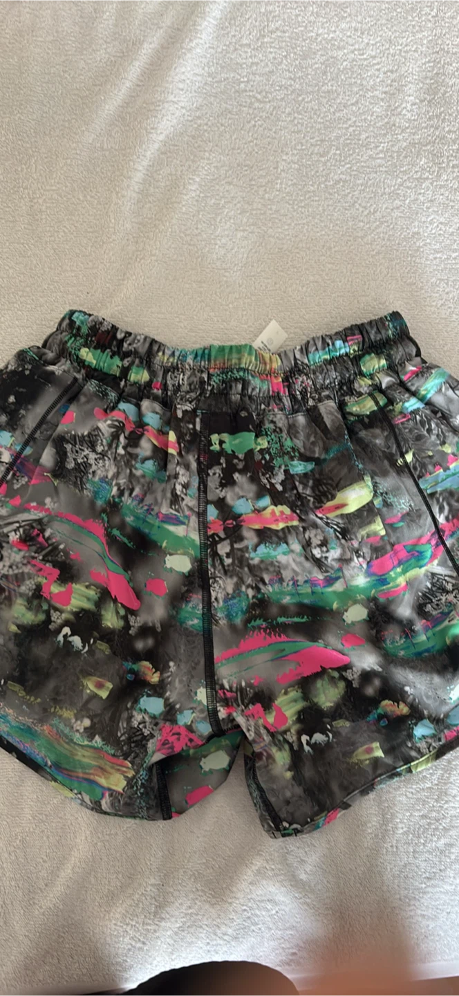 Lululemon hottyhot shorts Size 4 - photo 4