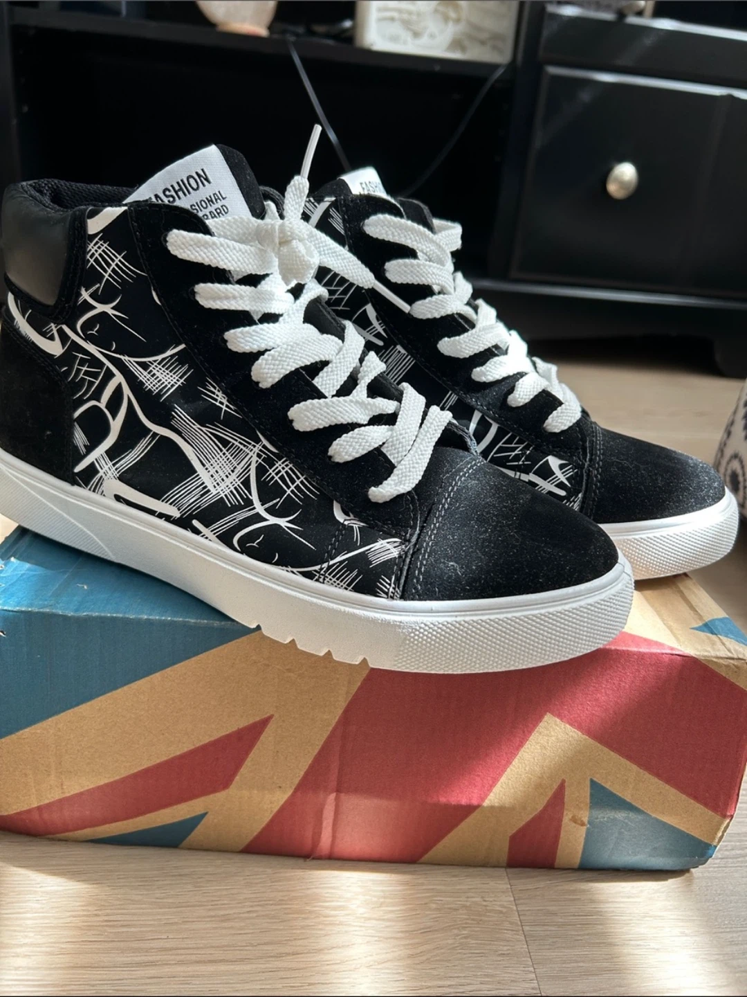 SHE&IN Black & White High-Top Fashion Sneakers