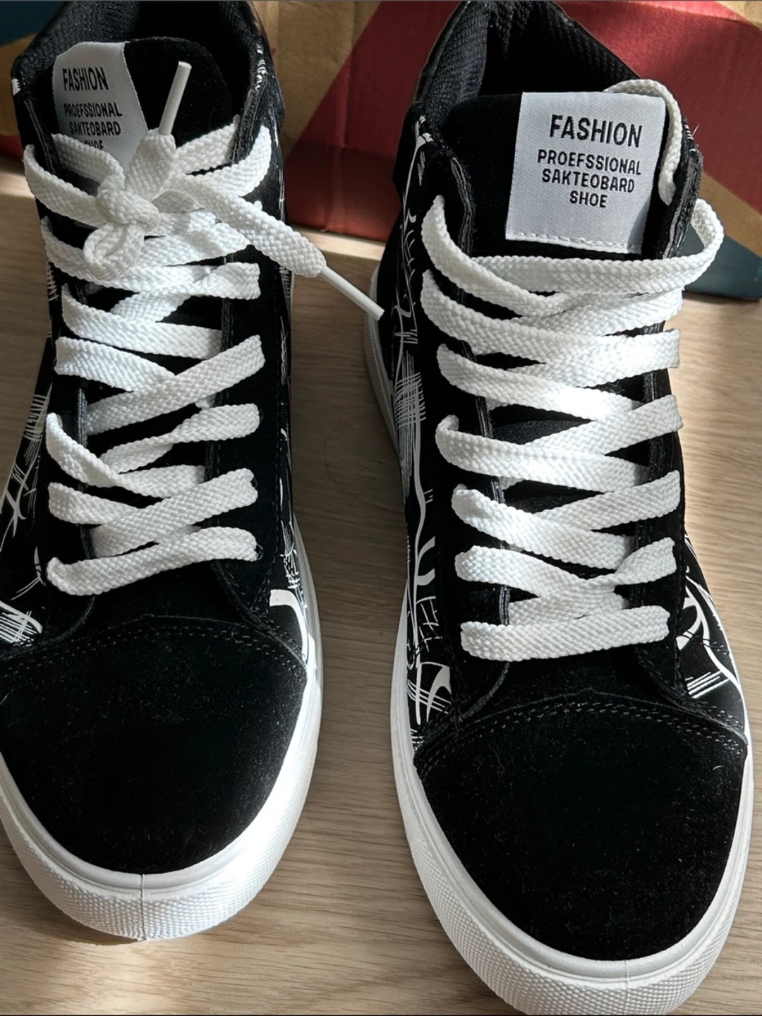 SHE&IN Black & White High-Top Fashion Sneakers - photo 3