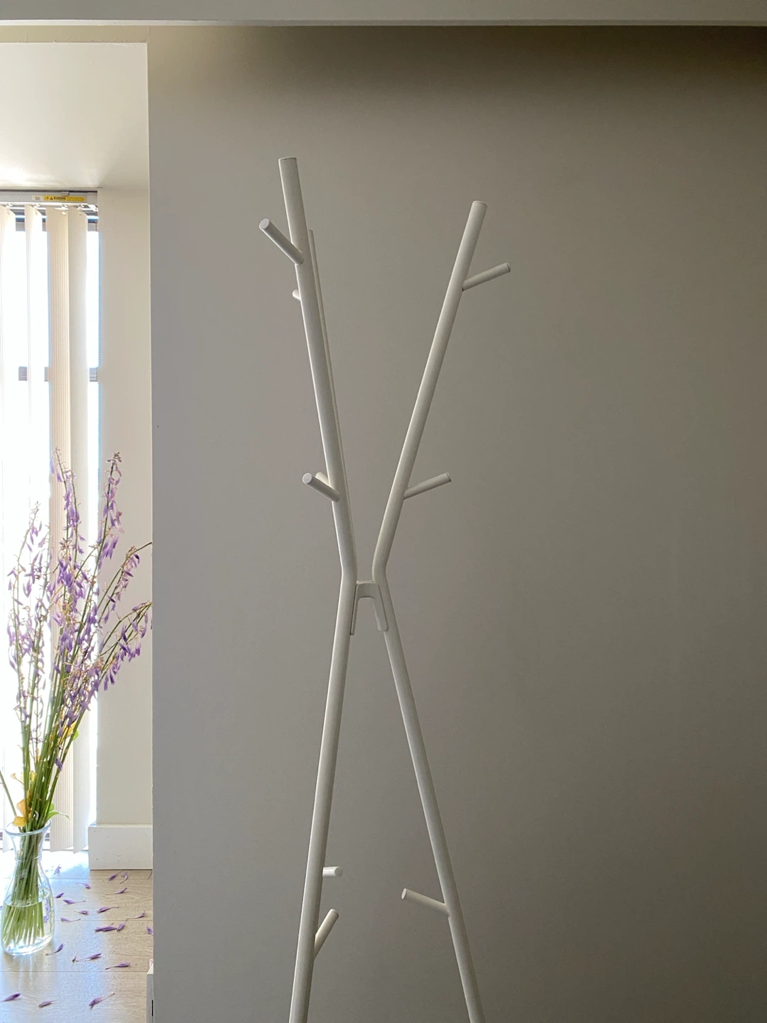 Strong White Coat stand Rack