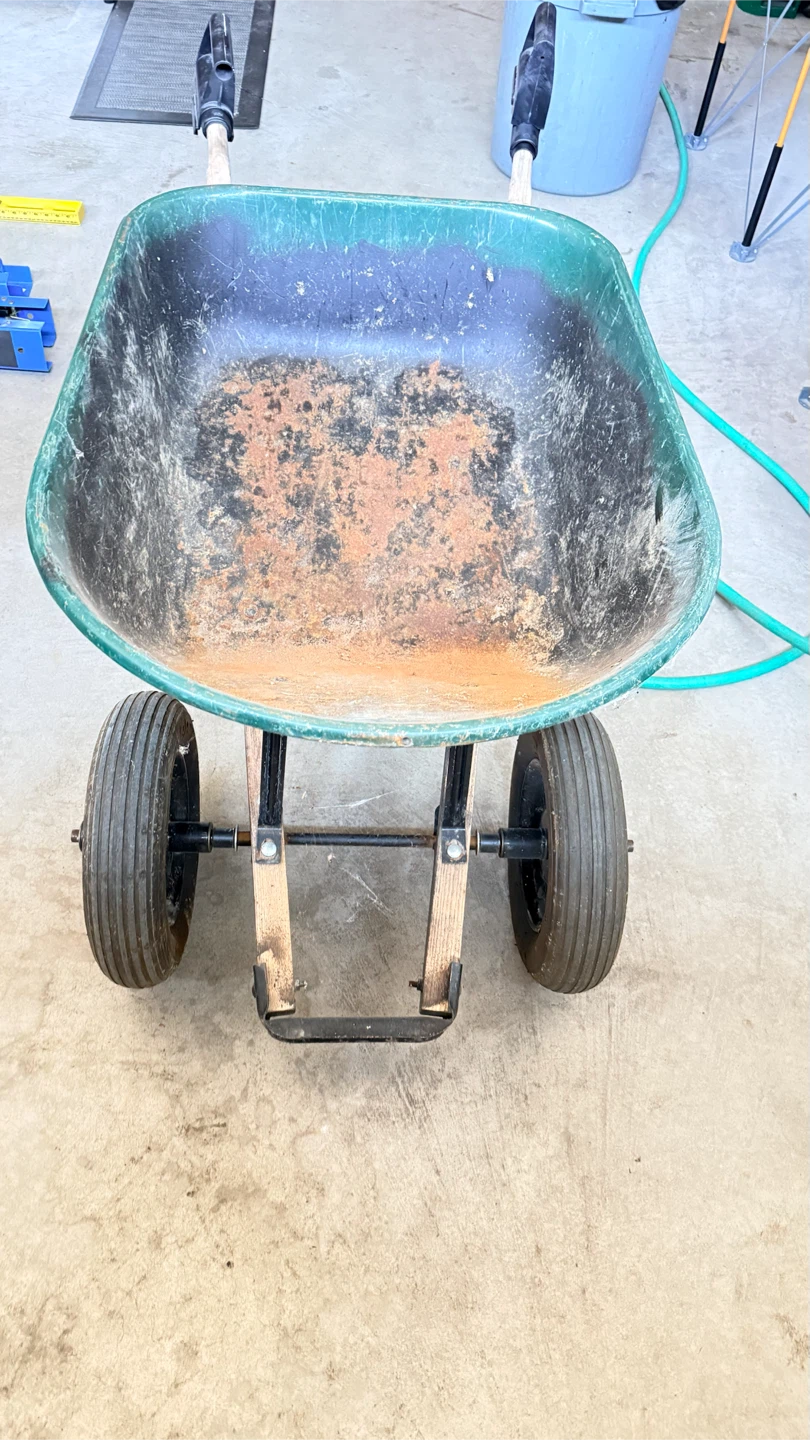 Yardworks Wheelbarrow - photo 3
