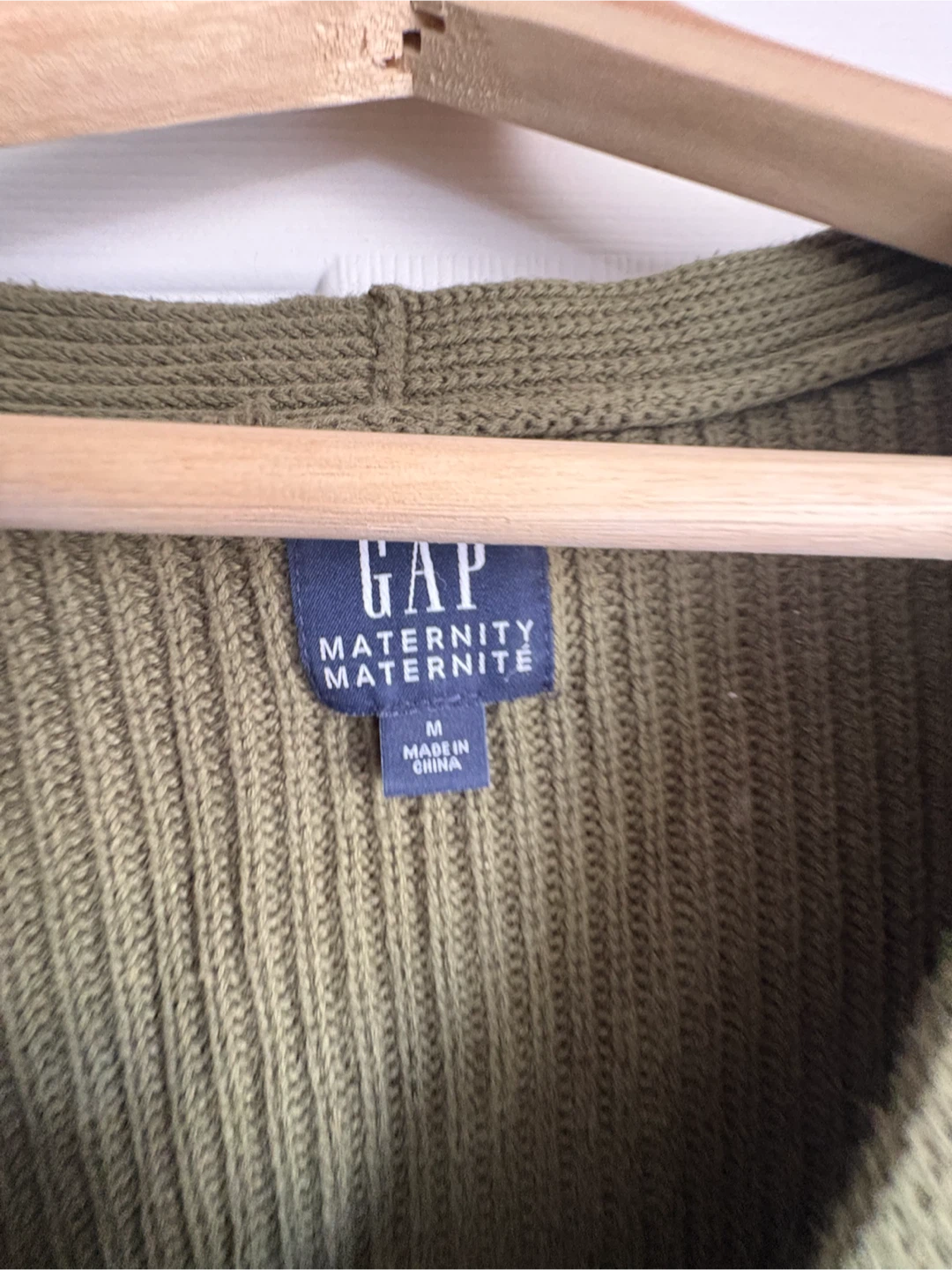 GAP Maternity Medium V-Neck Sweater - photo 2