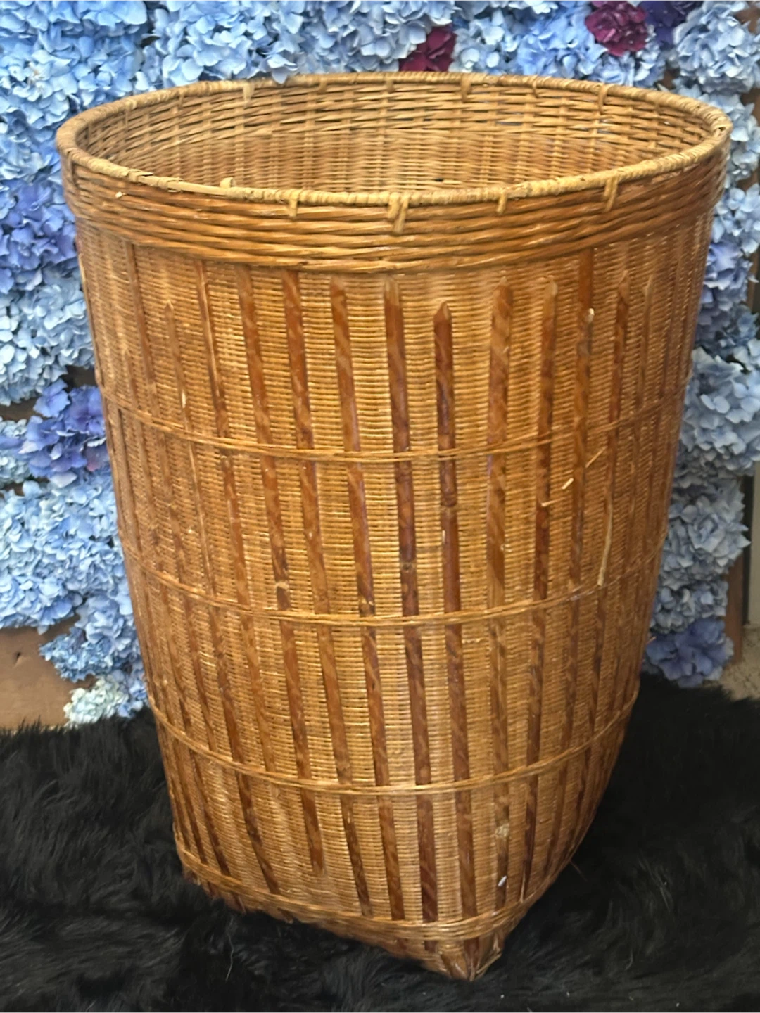 Large mid century wicker rattan laundry basket - photo 2