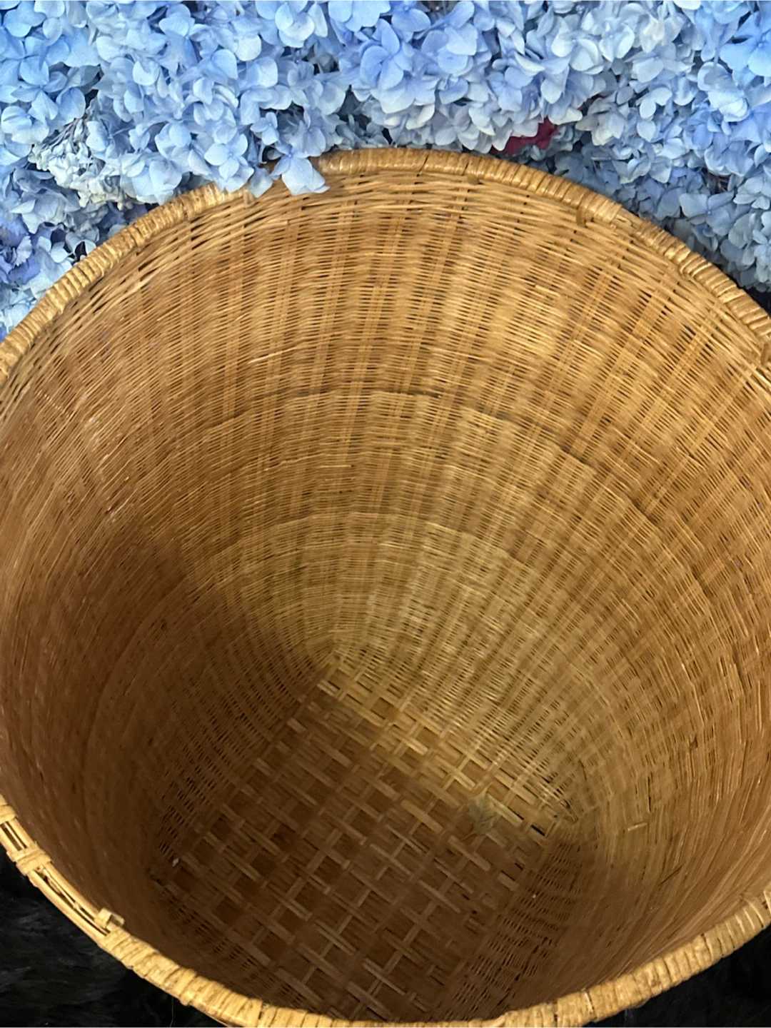 Large mid century wicker rattan laundry basket - photo 3