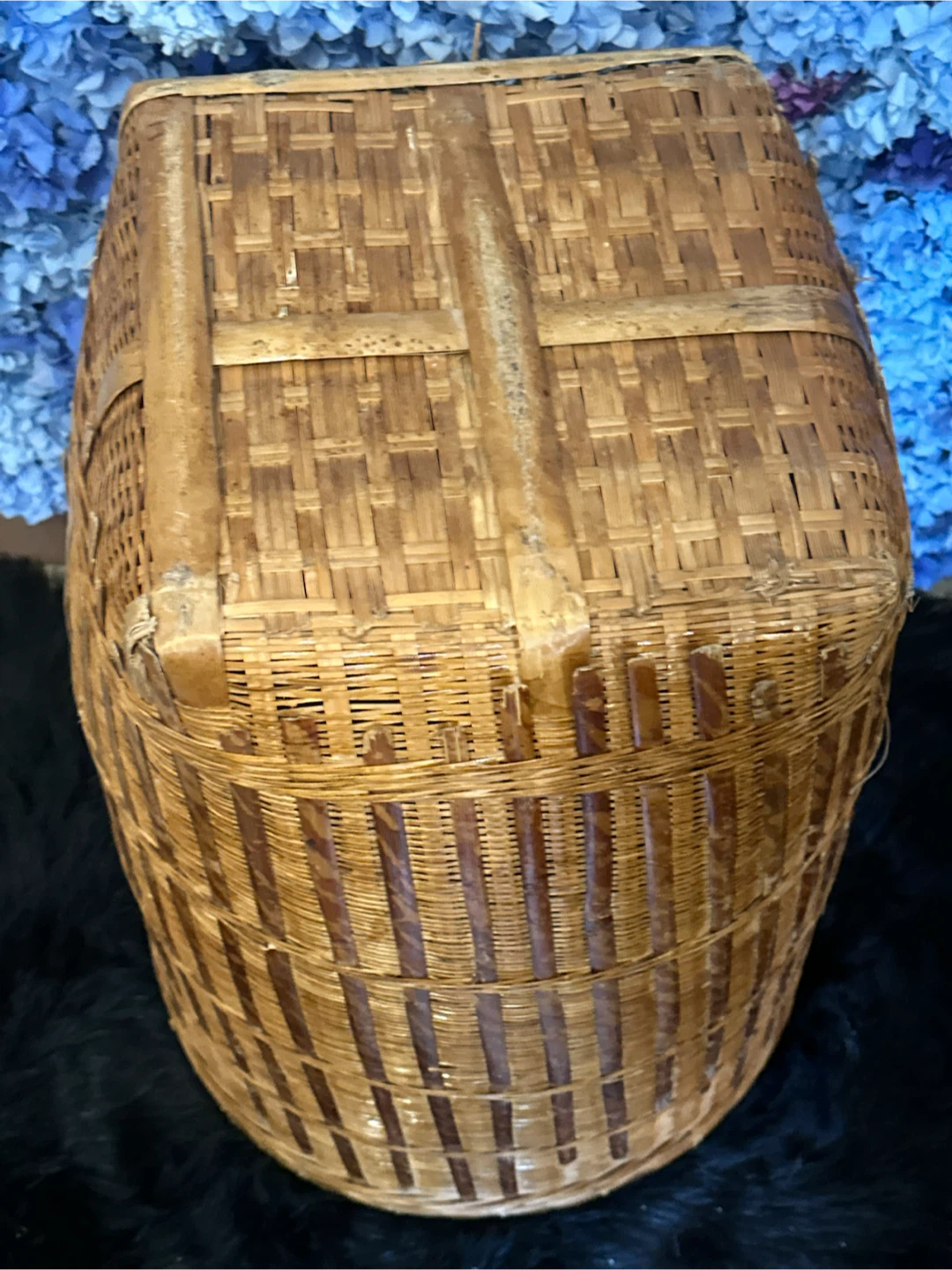 Large mid century wicker rattan laundry basket - photo 5