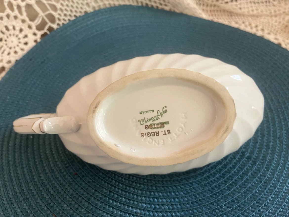 Vintage Gravy Boat, Myott, St. Regis - photo 3