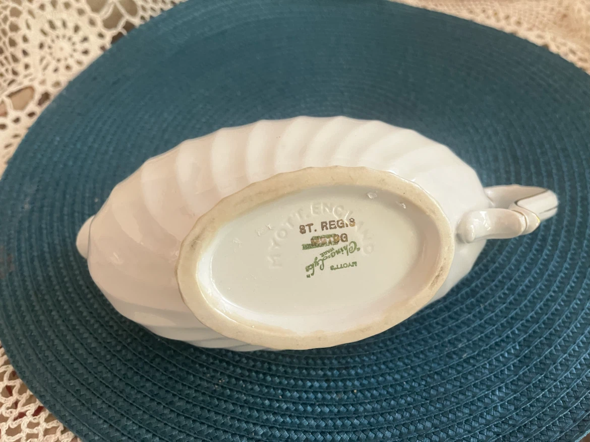 Vintage Gravy Boat, Myott, St. Regis - photo 4