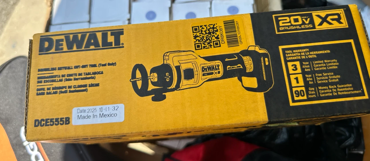 DeWalt XR Brushless Drywall Cut-Out Tool DCE555B (Tool Only) - photo 3