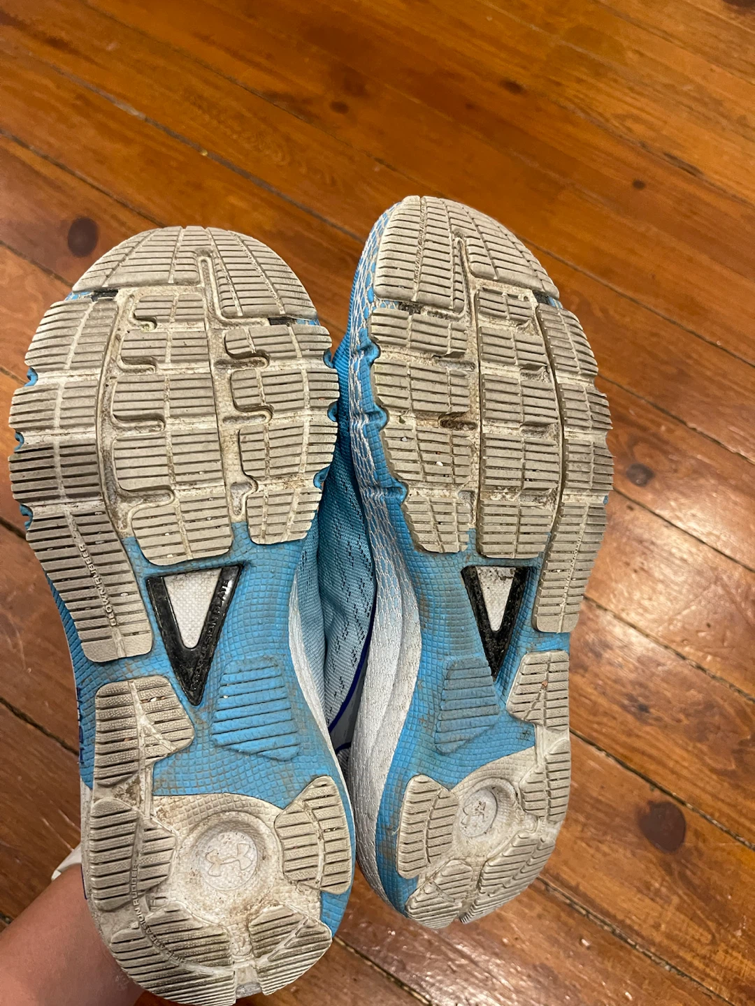 Underarmour women running shoes 6.5 - photo 2
