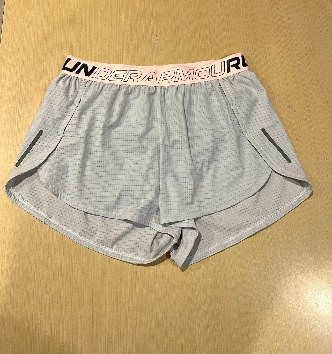 Underarmour women shorts Small