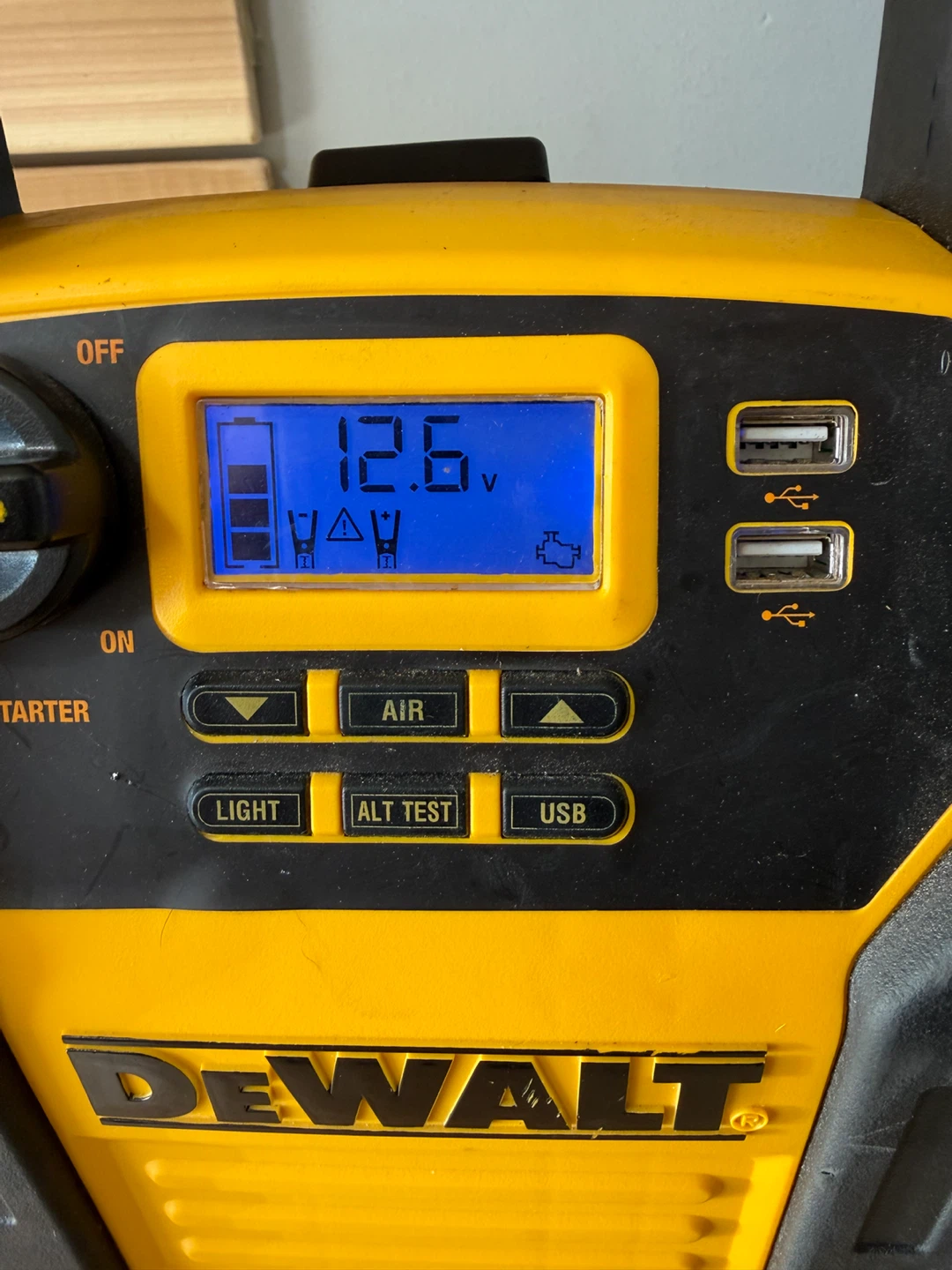 DEWALT DXAEJ14 Jump Starter - compressor - light - photo 2