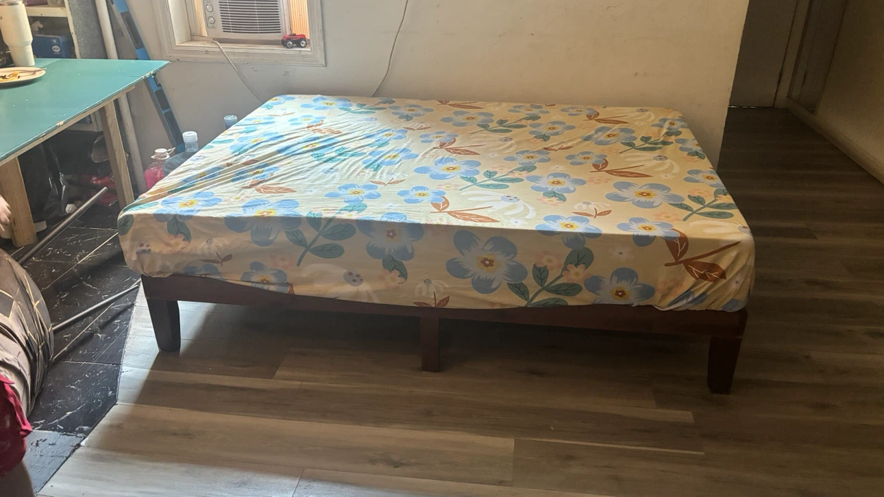 Queen Size Bed Frame with Floral Sheet - photo 2