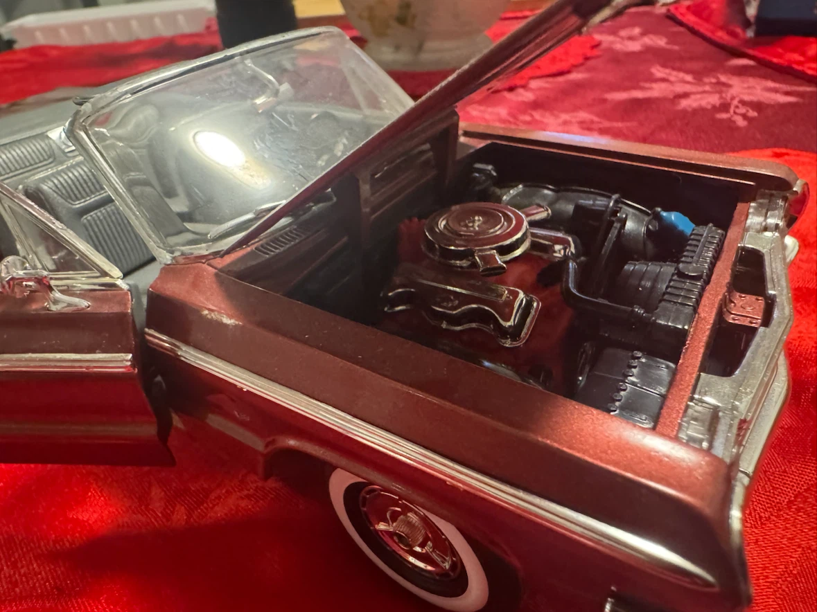 Diecast 1964 Impala SS Convertible, 1/18th scale. ERTL. - photo 2