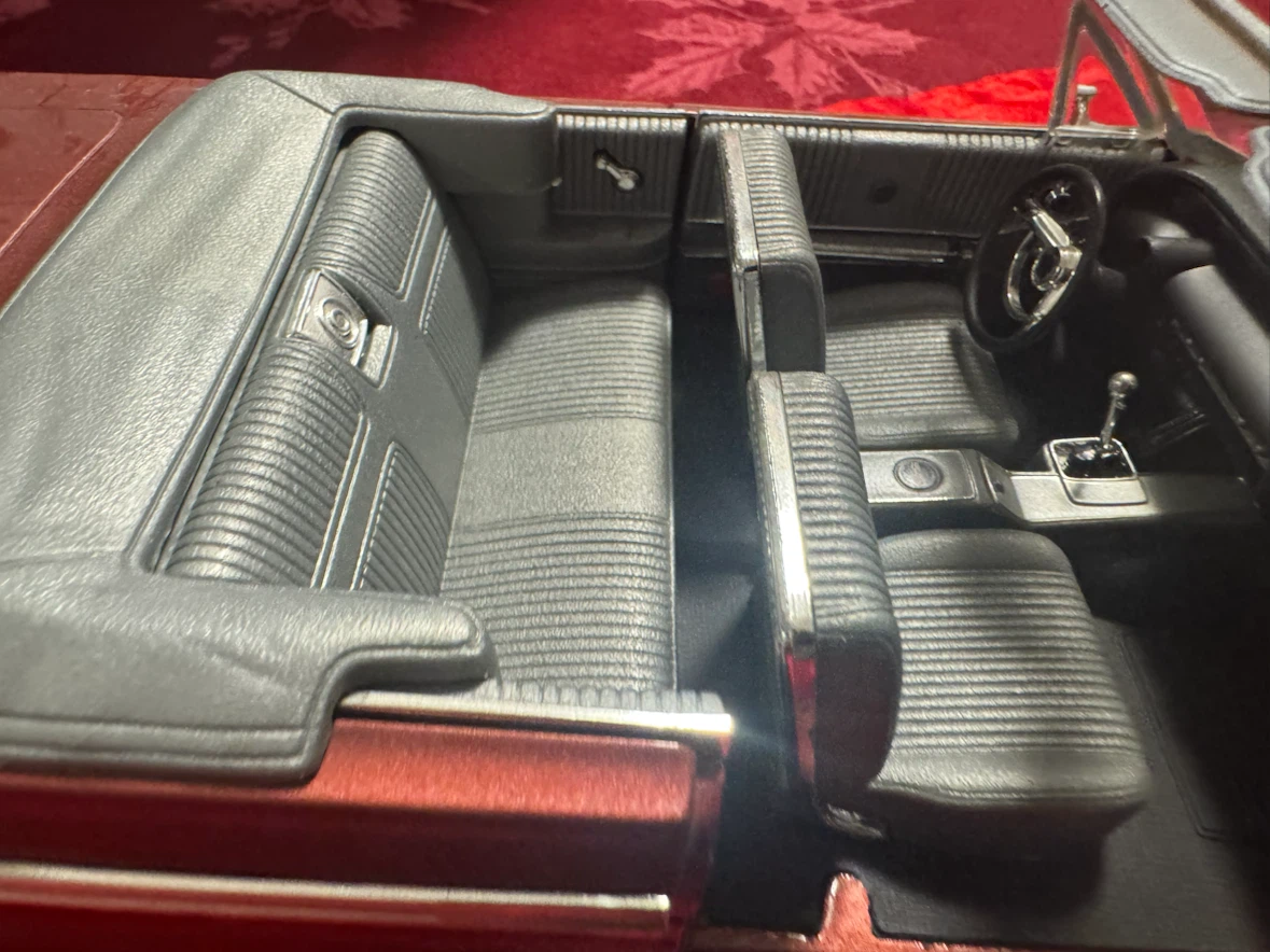 Diecast 1964 Impala SS Convertible, 1/18th scale. ERTL. - photo 3