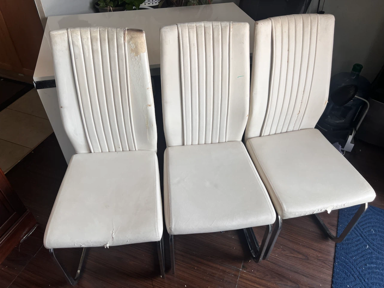 White Dining Table with 4 Chairs - photo 4