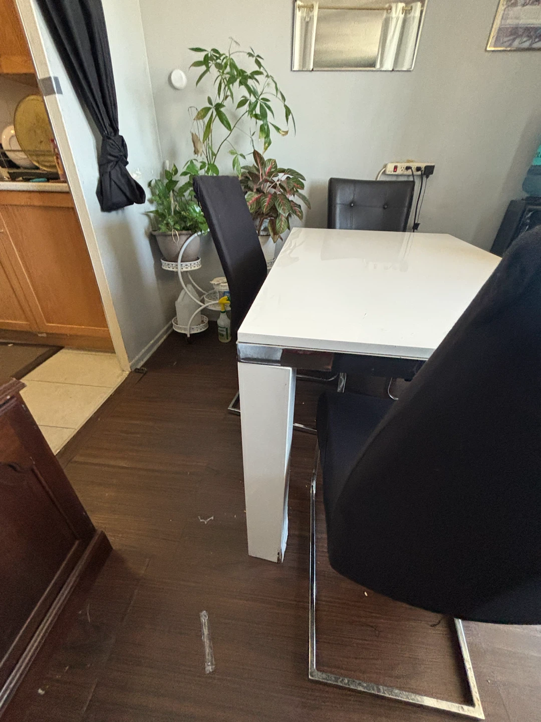 White Dining Table with 4 Chairs - photo 5