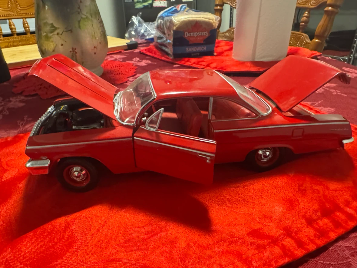 2 Diecast 1962 Chevy Bel-aires. Both 1/18th - photo 3