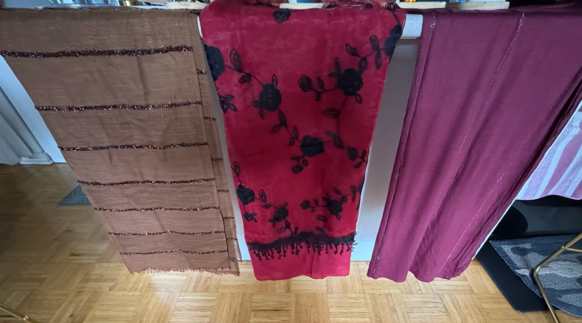 Lot of 6 Assorted Scarves - Various Colours and Embellishments - photo 2