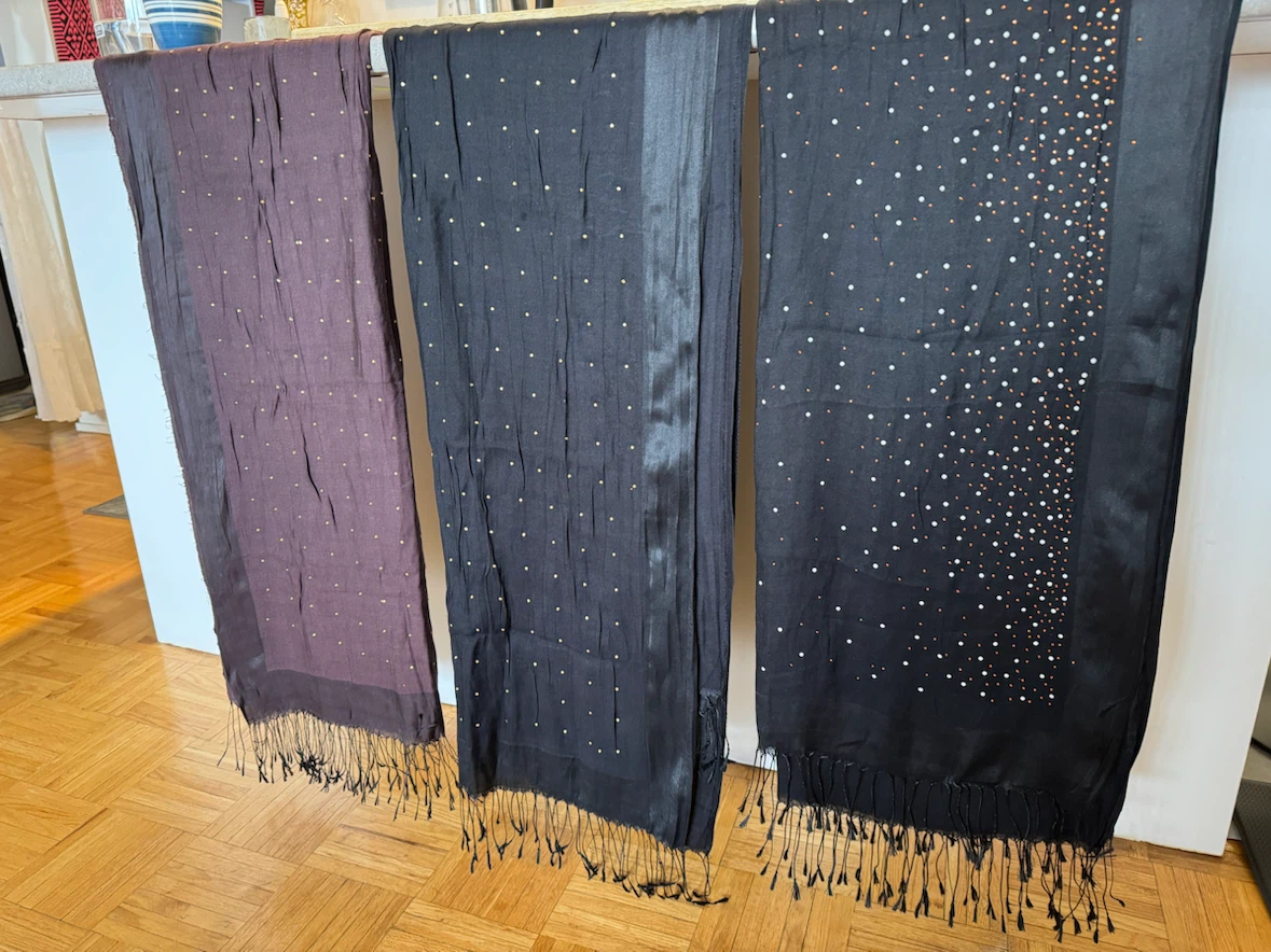 Lot of 6 Assorted Scarves - Various Colours and Embellishments - photo 5