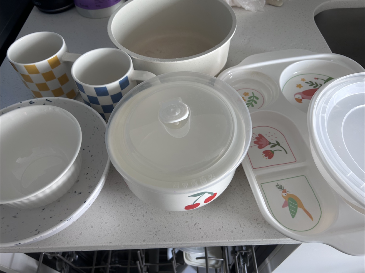 Kitchenware set with bowls, mugs, and serving tray - photo 2