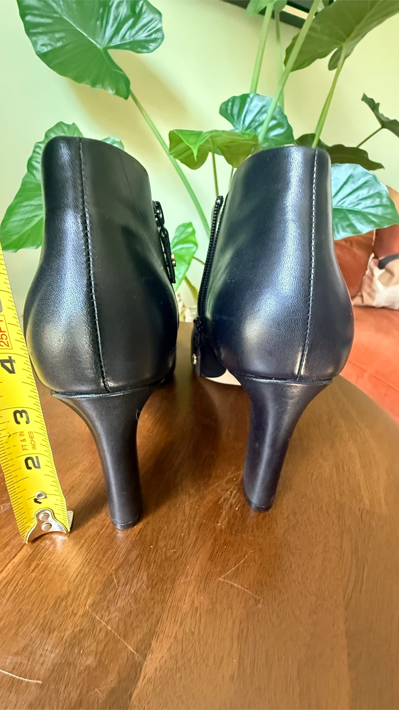 Cole Haan Black Grand Series Leather V-Cut Ankle Boots - photo 4