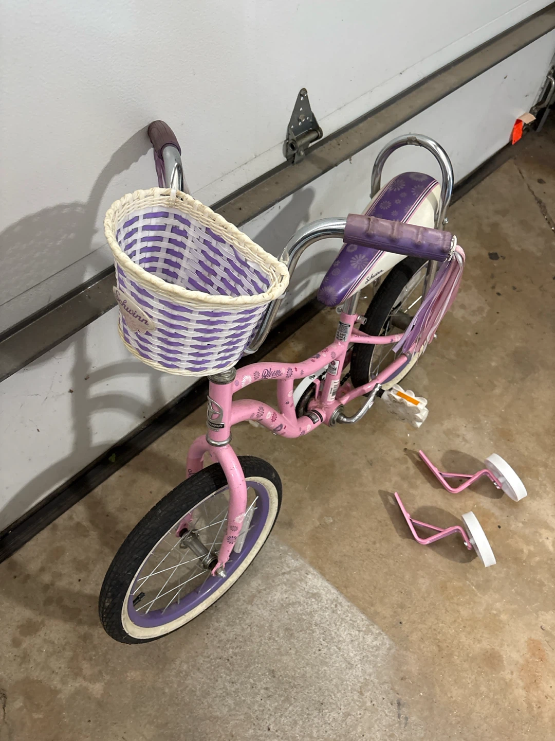 Schwinn Girls Pink Bicycle with Training Wheels - photo 3