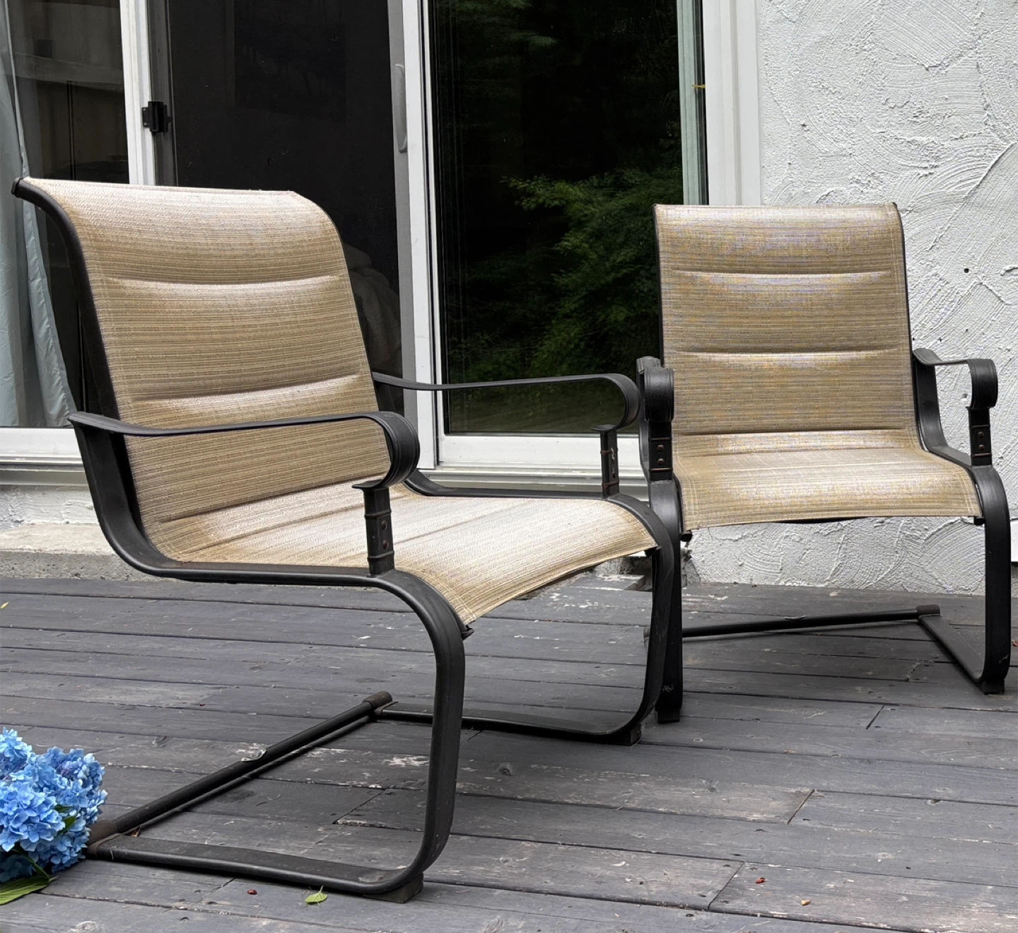2 deck chairs free