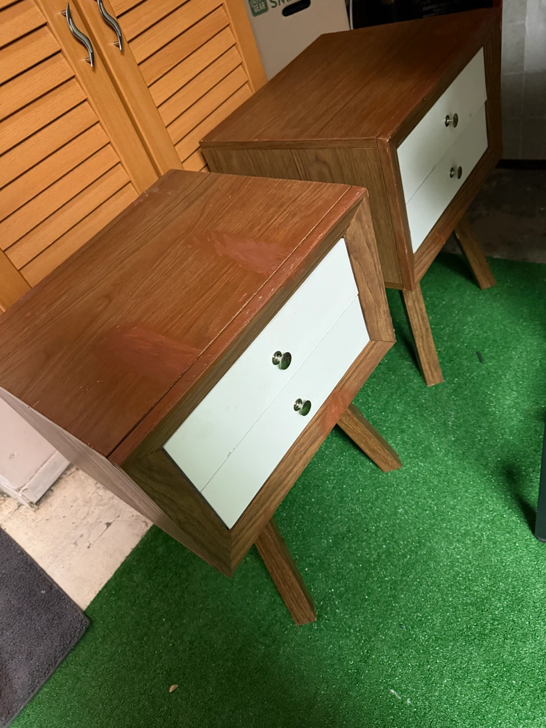 Mid-Century Modern Nightstand with 2 Drawers - photo 3
