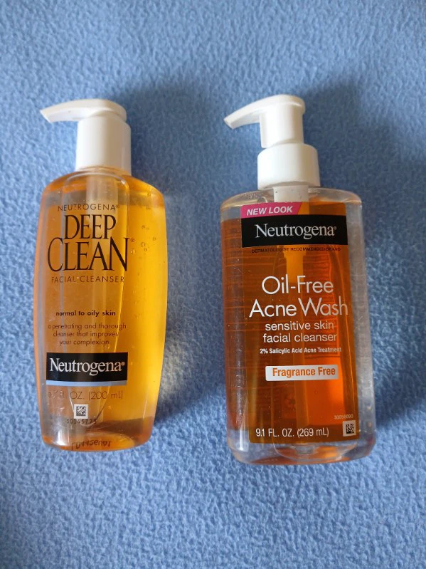 Neutrogena Deep Clean Facial Cleanser & Oil-Free Acne Wash