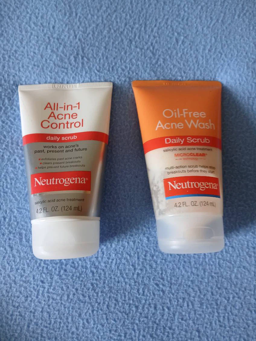 Neutrogena All-in-1 and Oil-Free Acne Wash Daily Scrubs