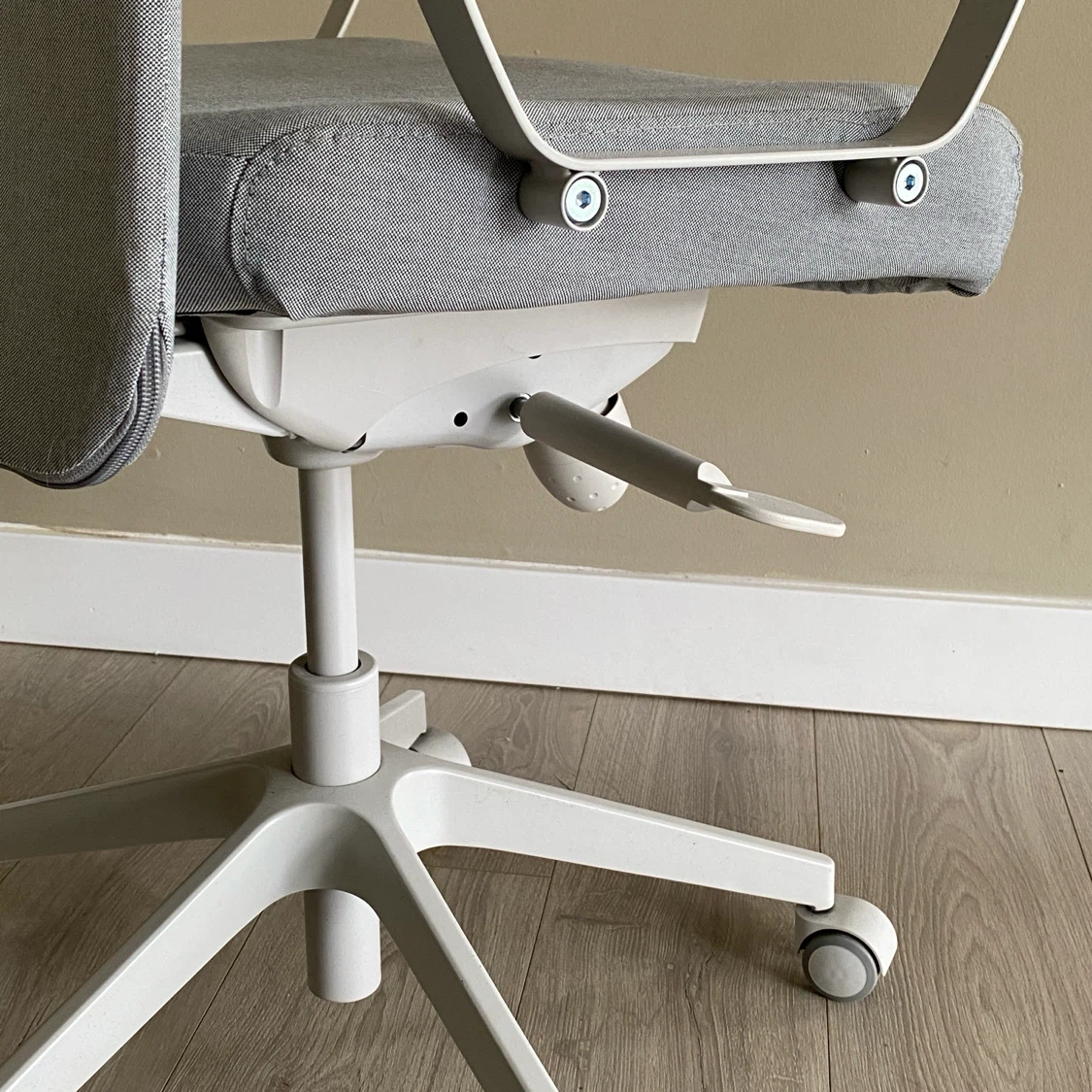 IKEA MARKUS Office Chair - photo 4