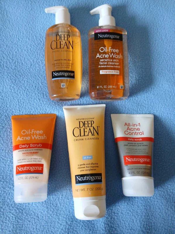 Neutrogena Facial Cleansers & Scrubs Set