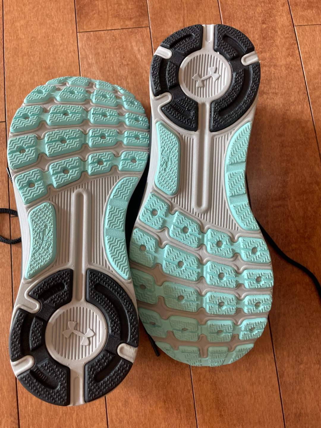 Under Armour Running Shoes - Size 7Y - photo 4