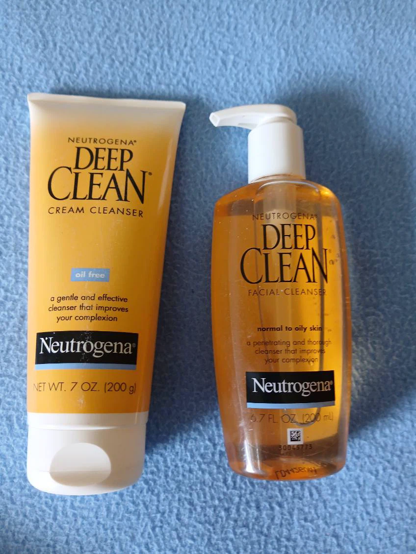 Neutrogena Deep Clean Cream Cleanser & Facial Cleanser Set